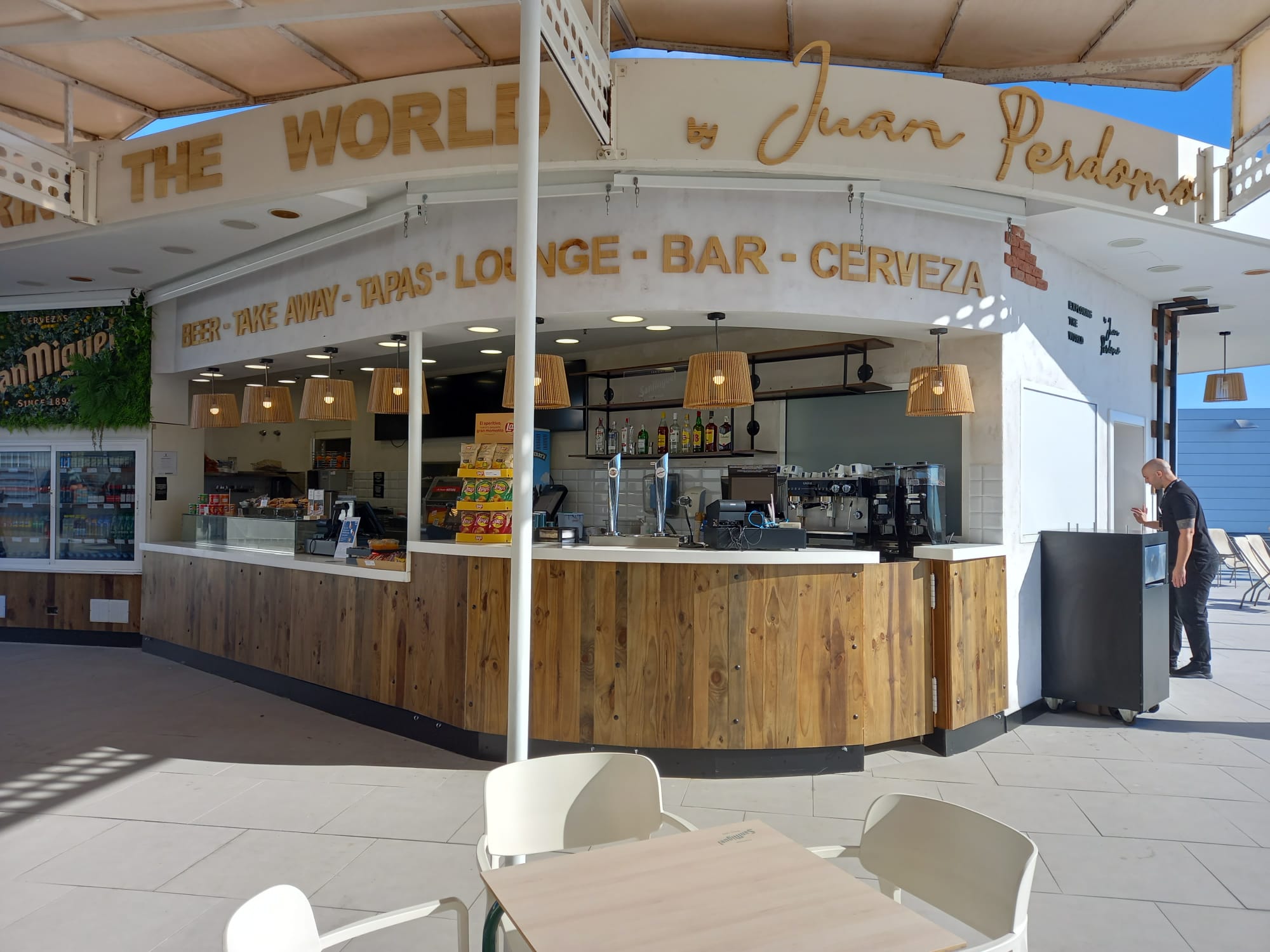 El reconocido chef canario Juan Perdomo abre su primer restaurante en el aeropuerto de Gran Canaria de la mano de Areas